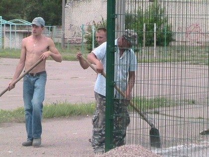 na_stroitelstve_sportploshadki-1400433
