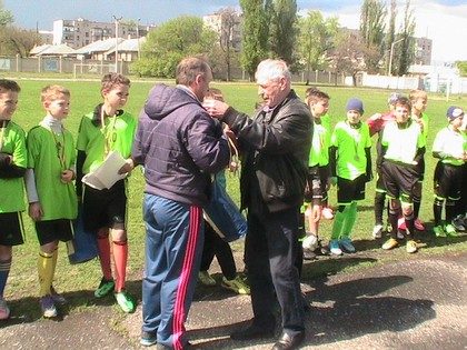 vladimir_piynih_vruchaet_nagradu_aleksandru_bridunu-5150352